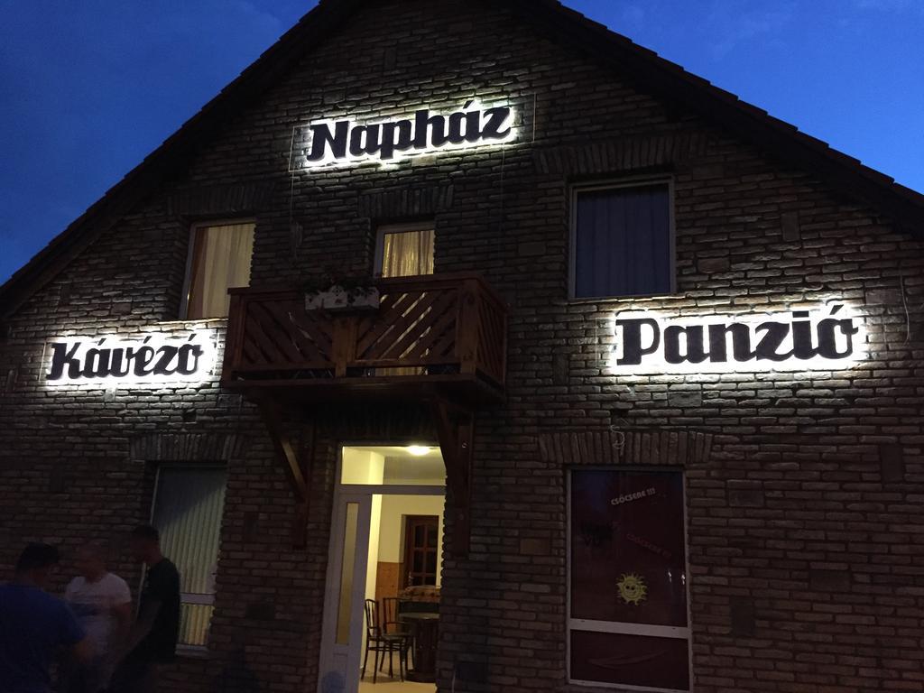 Naphaz Panzio Bed & Breakfast Tiszafured Exterior photo
